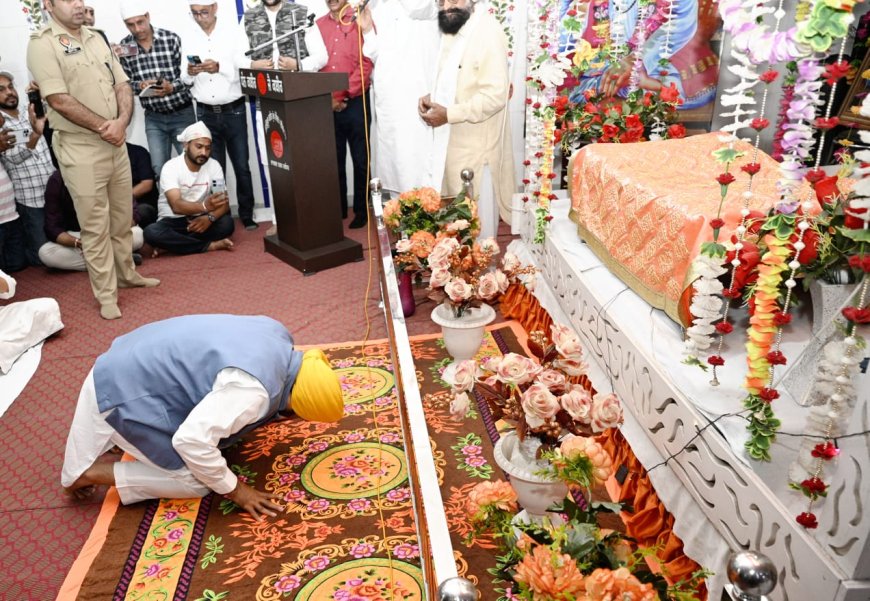 Chief Minister Bhagwant Mann pays obeisance at Satguru Kabir Temple located at Bhargav Camp, Jalandhar, prays for ‘Sarbat da Bhala’