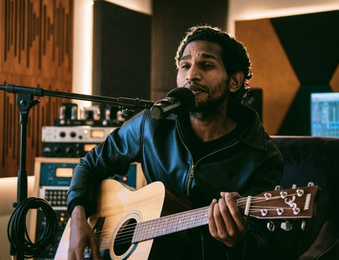 Vinod Singh: Chandigarh’s Acoustic Voice Bringing Classical Soul to a New-Age Sound
